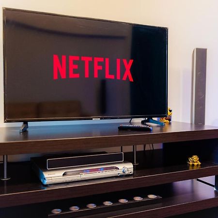 Comfy Apartment With Private Parking And Netflix Bucureşti Exterior foto
