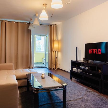 Comfy Apartment With Private Parking And Netflix Bucureşti Exterior foto