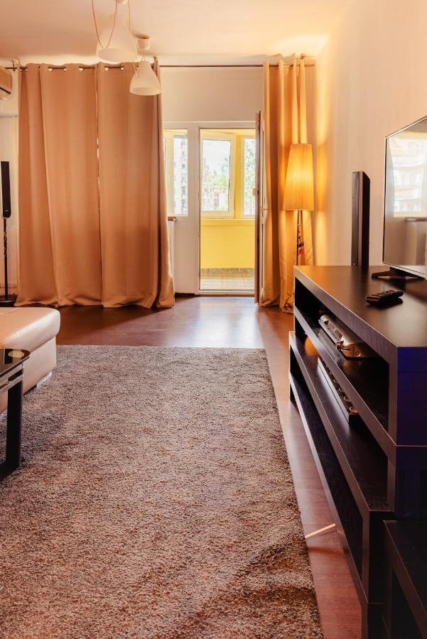 Comfy Apartment With Private Parking And Netflix Bucureşti Exterior foto