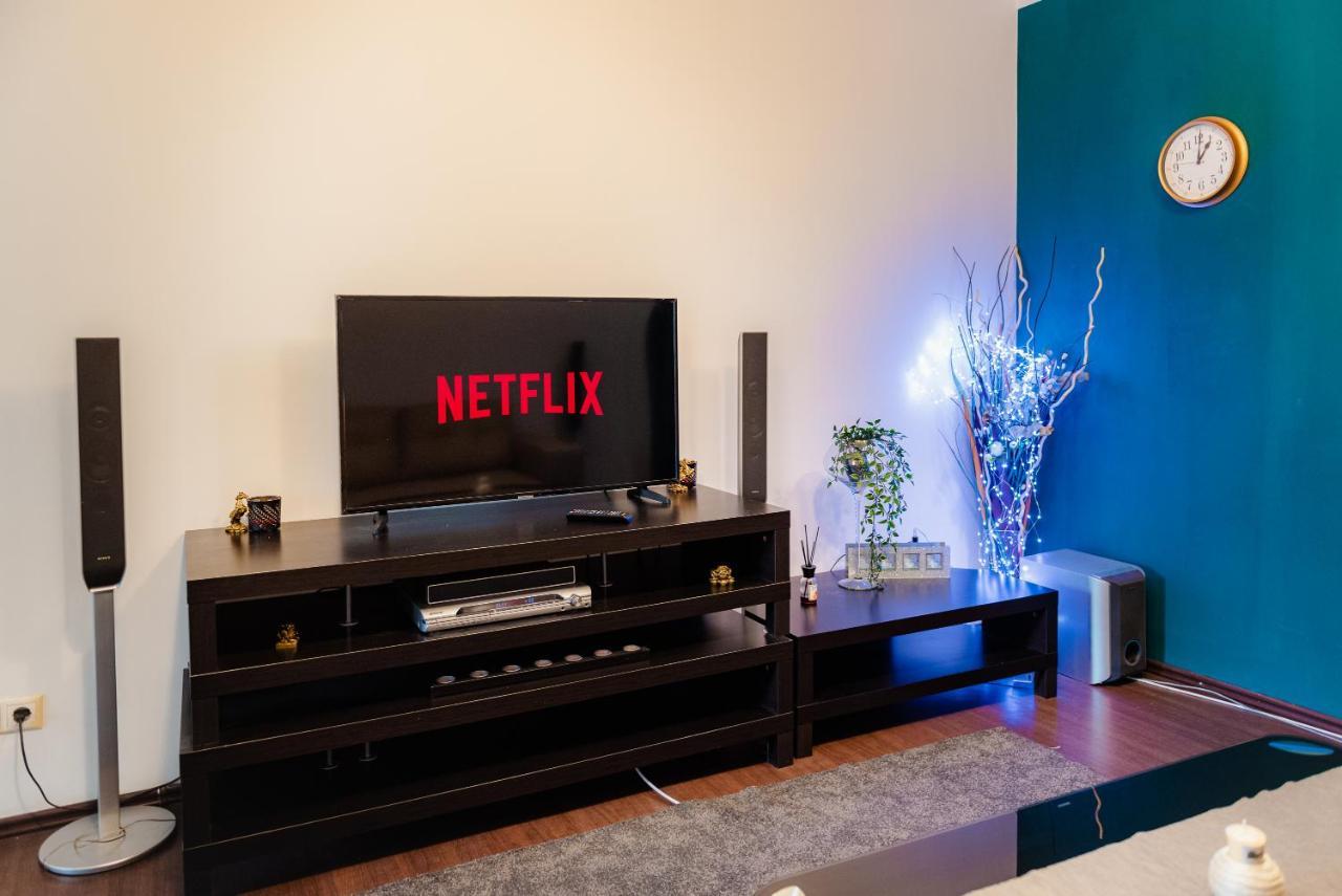 Comfy Apartment With Private Parking And Netflix Bucureşti Exterior foto