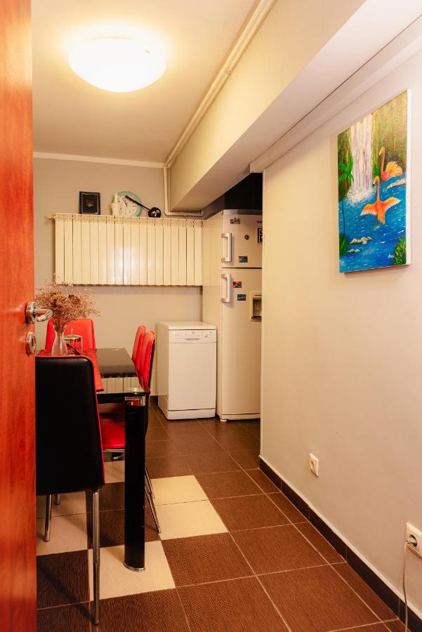 Comfy Apartment With Private Parking And Netflix Bucureşti Exterior foto