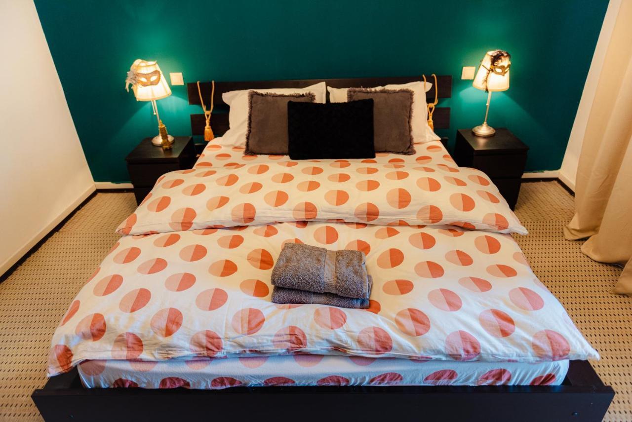 Comfy Apartment With Private Parking And Netflix Bucureşti Exterior foto
