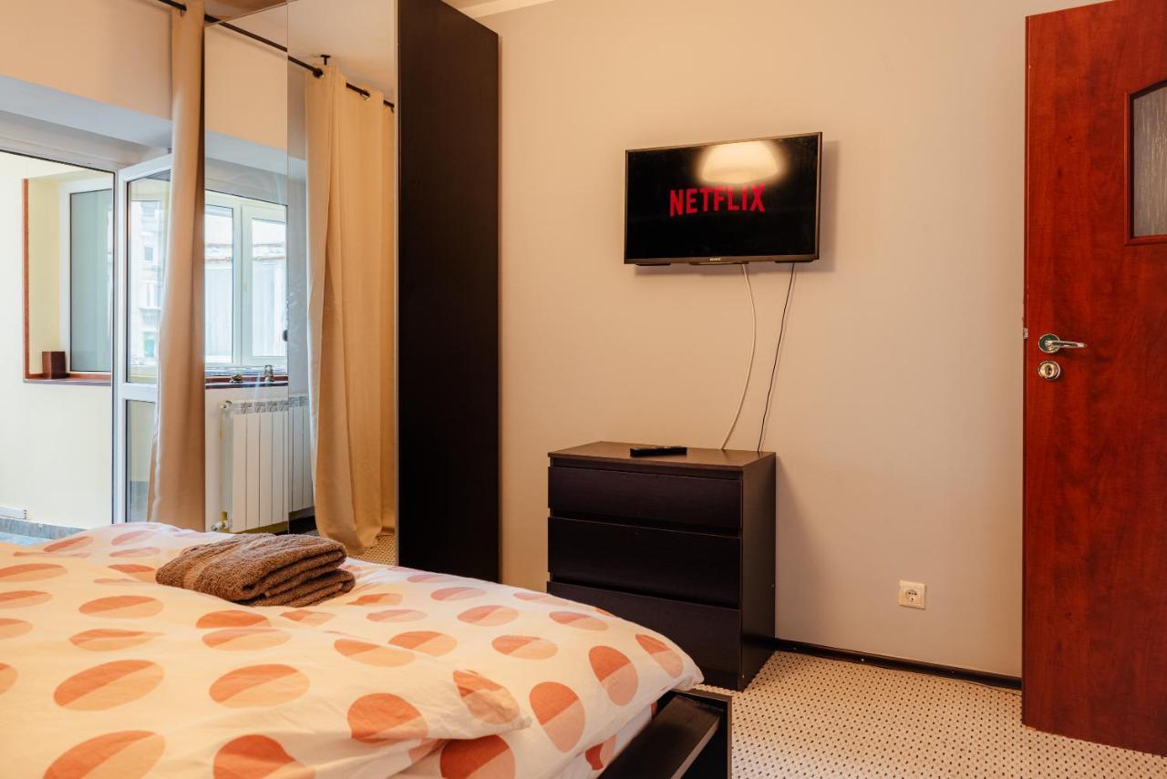 Comfy Apartment With Private Parking And Netflix Bucureşti Exterior foto