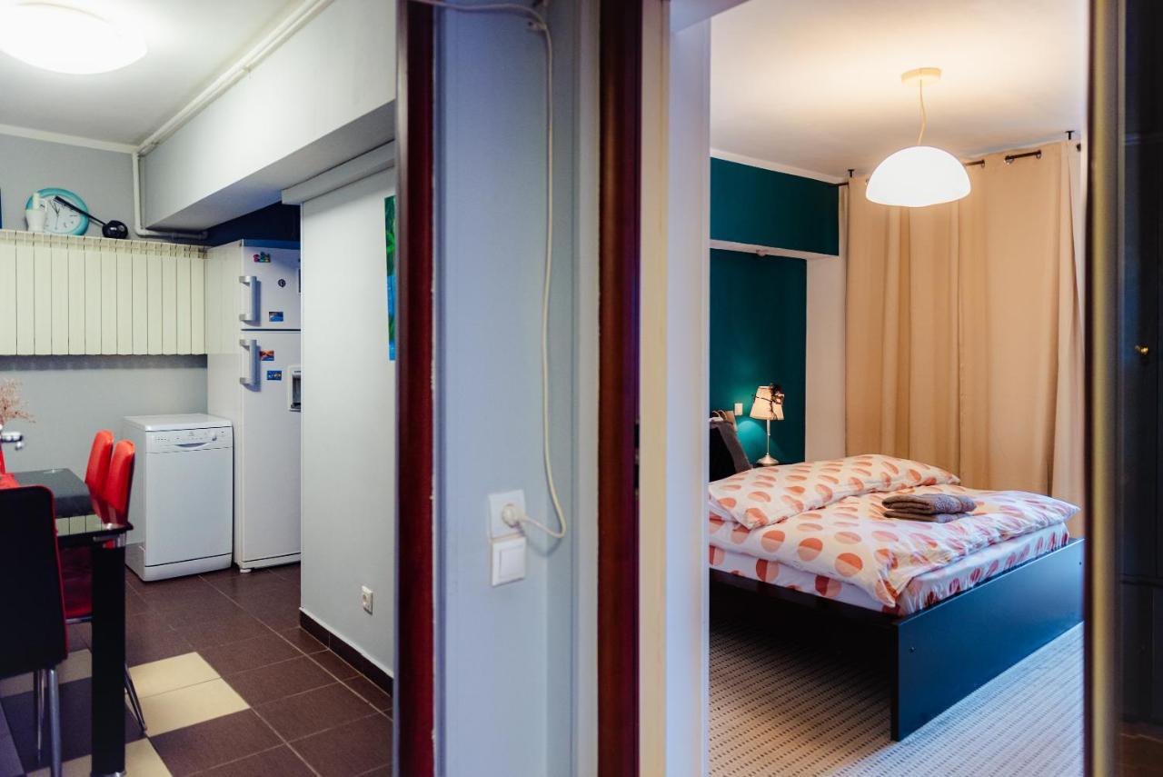 Comfy Apartment With Private Parking And Netflix Bucureşti Exterior foto