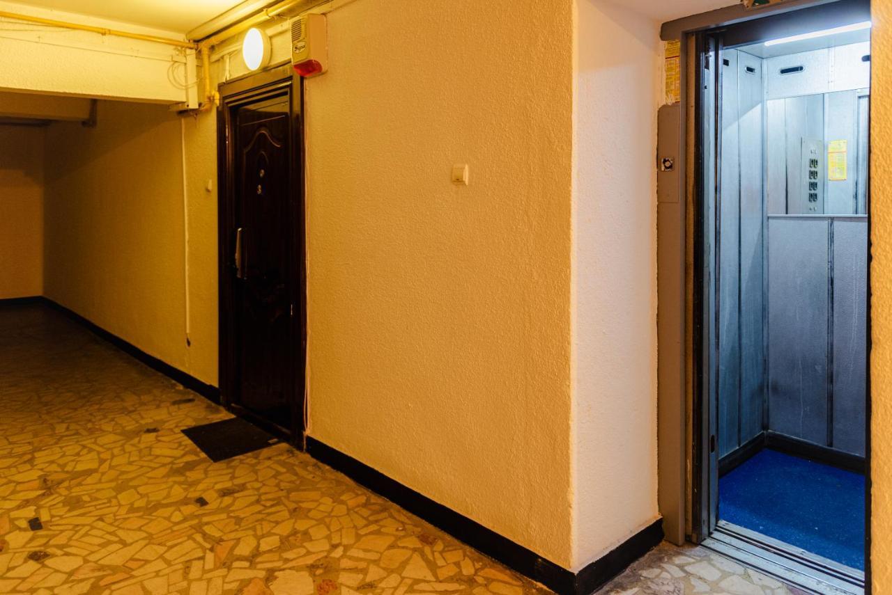 Comfy Apartment With Private Parking And Netflix Bucureşti Exterior foto